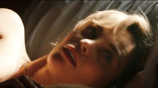 Elisa Visari, Elena Cucci, Carolina Crescentini nude - A casa tutti bene (2018)