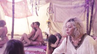 Janina Uhse, Felicitas Woll nackt - Berlin, Berlin (2020) Nude Scenes