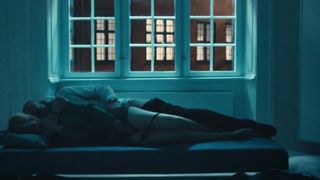 Marie Bach Hansen nackt - En flirt (2019)