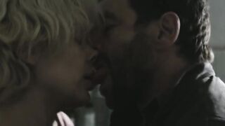 Micaela Ramazzotti, Matilda De Angelis nude - Una famiglia (2017)