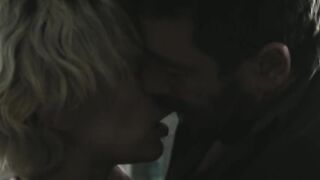 Micaela Ramazzotti, Matilda De Angelis nude - Una famiglia (2017)