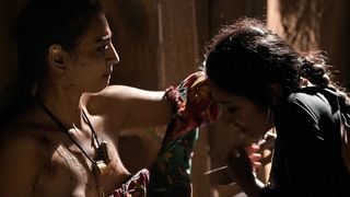 Radhika Apte nude, Surveen Chawla, Tannishtha Chatterjee - Parched (2016) .