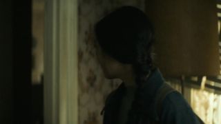 Sarah Gadon, Lola Kirke, Hong Chau sexy - American Woman (2019)