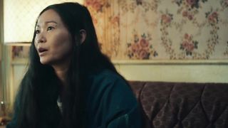 Sarah Gadon, Lola Kirke, Hong Chau sexy - American Woman (2019)