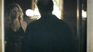 Sarah Gadon, Lola Kirke, Hong Chau sexy - American Woman (2019)