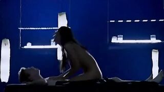 Aina Clotet nude - Mola ser malo (2005)