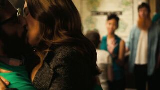 Alison Brie - How_to_Be_Single (2016)