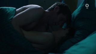 Anneke Kim Sarnau naked - Hit Mom - Morderische Weihnachten (2017)