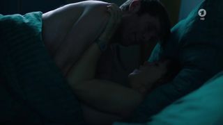 Anneke Kim Sarnau naked - Hit Mom - Morderische Weihnachten (2017)