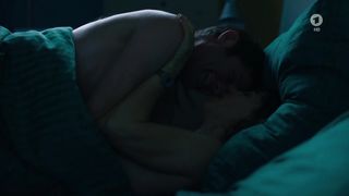 Anneke Kim Sarnau naked - Hit Mom - Morderische Weihnachten (2017)