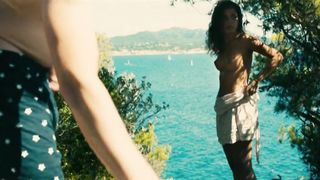 Denisa Pfauserova nude - Prazdniny v Provence (2016)