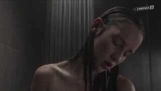 Bath Scene ⭐ Eliska Krenkova nude ⭐ Tiche doteky (2019)