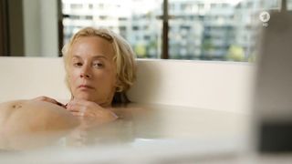 Katja Riemann naked - Todliche Geheimnisse - Jagd in Kapstadt (2017)