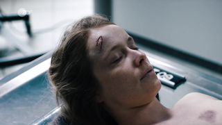 Odine Johne naked - Erzgebirgskrimi Todlicher Akkord (2020)