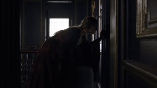 Romola Garai sexy - The Miniaturist (2017)