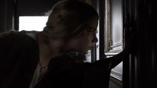 Romola Garai sexy - The Miniaturist (2017)