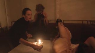 Saralisa Volm, Carolina Thiele nude - Shakespeares letzte Runde (2016)