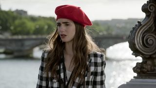 Alexandra Turcan - Emily in Paris s01e03 (2020)