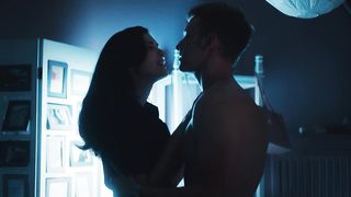 Caroline Hartig - Schattenmoor s01e08 (2019)