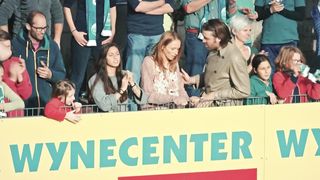 Eliane Iten, Simone Kern nude - Flitzer (2017)