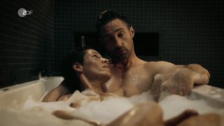 Jasmin Gerat sexy - Der Gutachter - Ein Mord zu viel (2017)