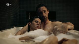 Jasmin Gerat sexy - Der Gutachter - Ein Mord zu viel (2017)