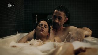 Jasmin Gerat sexy - Der Gutachter - Ein Mord zu viel (2017)