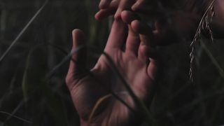 Laura Teglhoj sexy - Vandreren (2019)