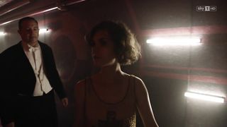 Liv Lisa Fries, Franziska Holitschke, Laura Kiehne - Babylon Berlin  (2017)