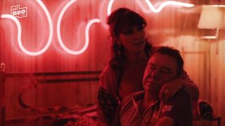 Ruth Becquart, Leticia Verhaeghe topless - Chaussee d'Amour (2016) (Season 1, Episode 1)