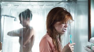 Svenja Jung naked - Zarah Wilde Jahre s01e06 (2017)