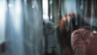 Svenja Jung naked - Zarah Wilde Jahre s01e06 (2017)
