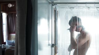Svenja Jung naked - Zarah Wilde Jahre s01e06 (2017)