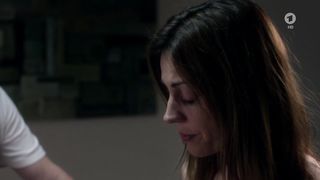 Ulrike C. Tscharre nude - Zielfahnder Flucht in die Karpaten (2016)