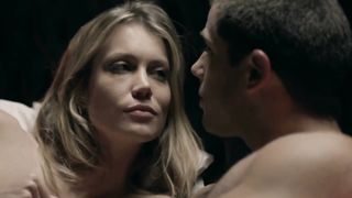 Karla Mandro sexy - Rio Heroes (2018) (Season 1, Episode 2)