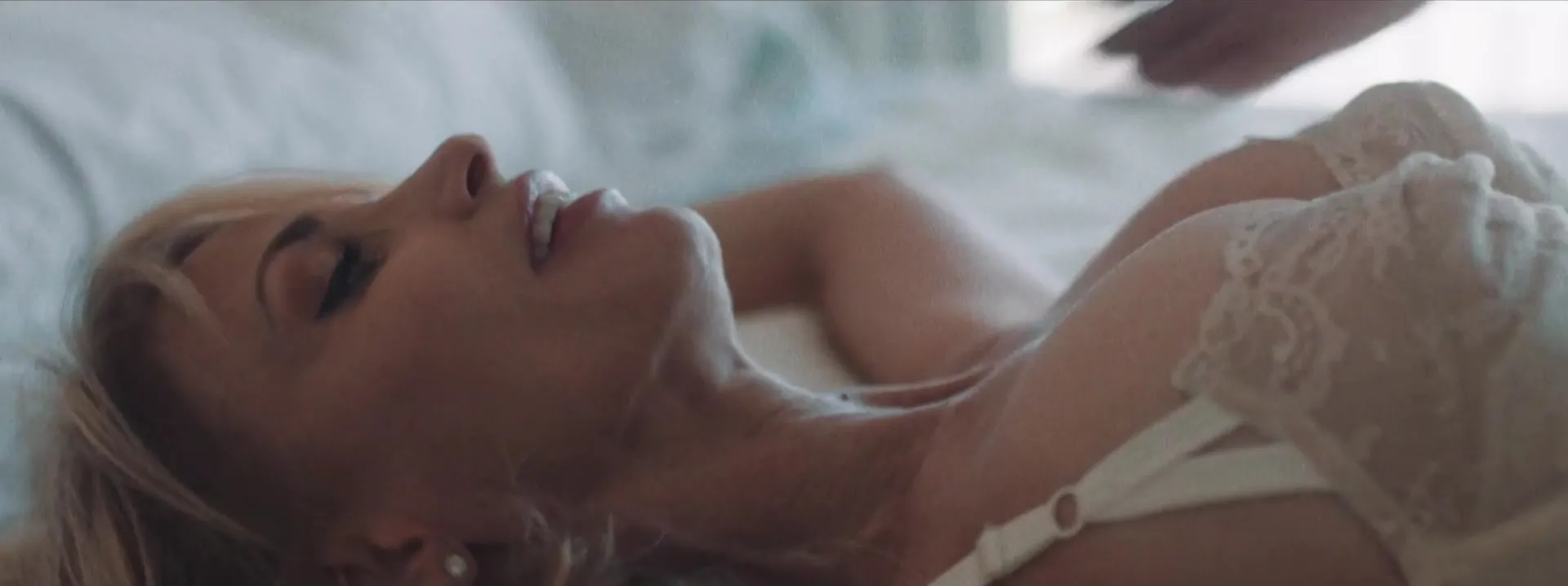 Susie Carla, Veronica Bloom, Brenda Marie Davies sexy - One In A Million  (2016)