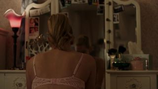Lili Reinhart naked - Riverdale (2017) (Season1,Episode1)