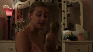 Lili Reinhart naked - Riverdale (2017) (Season1,Episode1)