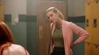 Madelaine Petsch - Riverdale s02e02 (2017)