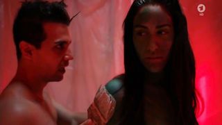 Michela Ferrazza hot - Der Urbino Krimi Die Tote im Palazzo (2016)