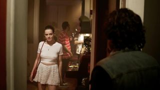 Roxane Mesquida sexy - Nos futurs (2015)