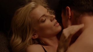 Kara Killmer sexy - Chicago Fire (2016) (Season5,Episode6)