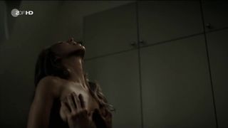 Petra Schmidt-Schaller sexy - Ein Mann unter Verdacht (2016)
