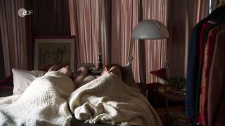 Claudia Eisinger, Svenja Jung nude - Zarah Wilde Jahre (2017) (Season1, Episode4)