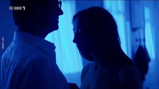 Aenne Schwarz - Blind ermittelt Das Haus der Lugen (2019) Naked actress in a "topless" scene
