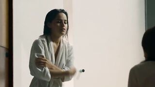 Alicia Jaziz, Marianna Burelli - Ingobernable s01e01 (2017) Naked TV movie scene