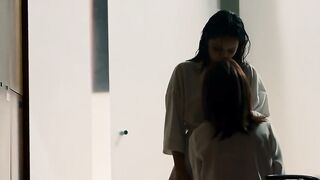 Alicia Jaziz, Marianna Burelli - Ingobernable s01e01 (2017) Naked TV movie scene