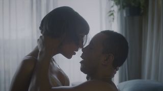 Carla Salle - Onisciente s01e04 (2020) Nude movie scene