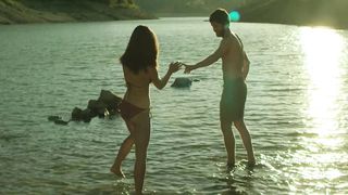 Carolina Lapausa - Cambio (2016) Naked actress in a sexy video