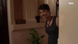 Fanny Krich - Une famille formidable s14e04 (2017) Naked "topless" scene